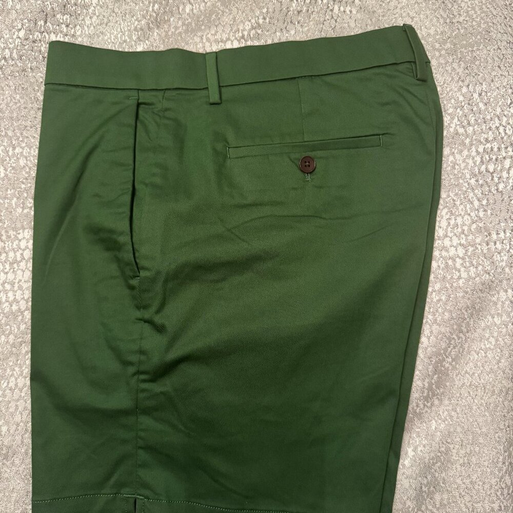 Banana Republic Aiden Shorts Mens Green 7 Inch Inseam Cotton Chino Size 33 NWT - Picture 2 of 6